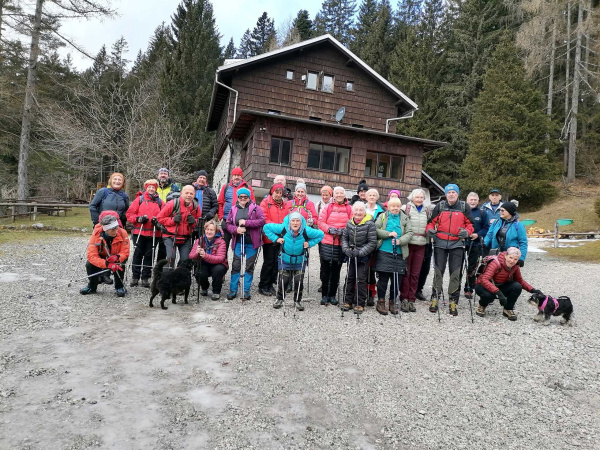 Vandrovci: Završnica (640 m) – Valvazorjev dom pod Stolom (1174 m), 8. januar 2025